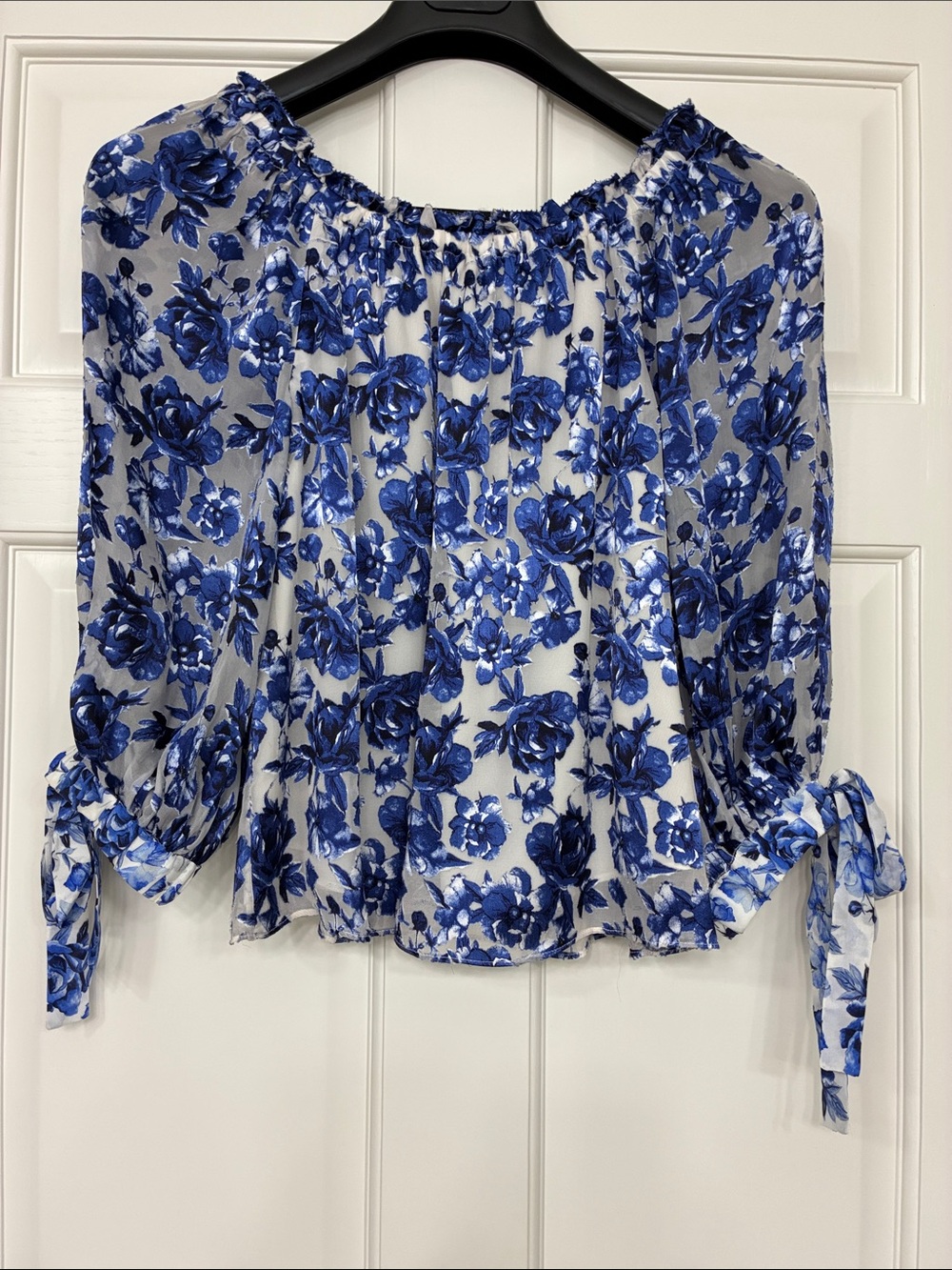 Alice + Olivia Navy and White Floral Silk Blend Blouse Size Small Like New